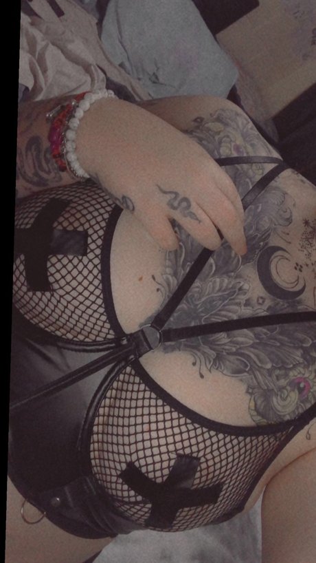 Naakte gelekte OnlyFans-foto van Leigh