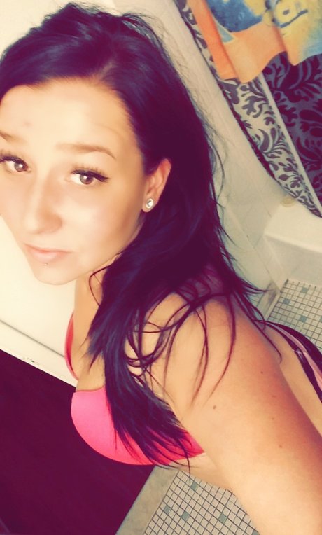 Naakte gelekte OnlyFans-foto van Curvysaxxxy
