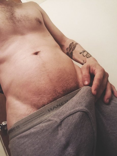 Naakte gelekte OnlyFans-foto van Ty Greenwood Free
