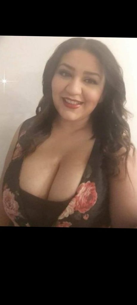 Naakte gelekte OnlyFans-foto van Debora Vargas Cantante