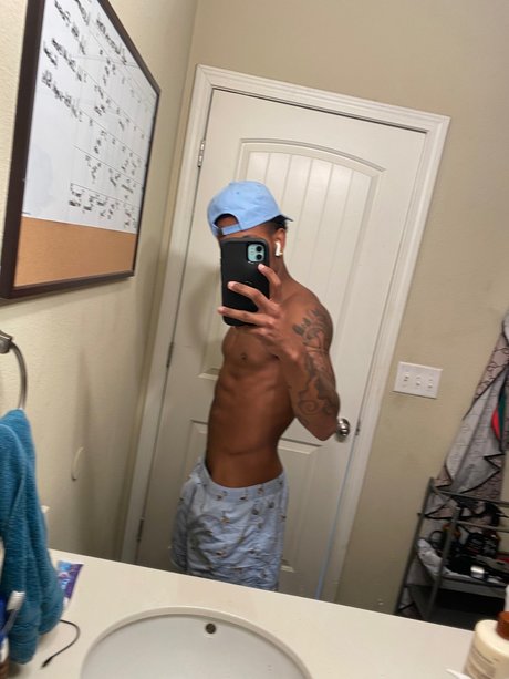 Naakte gelekte OnlyFans-foto van Sniper