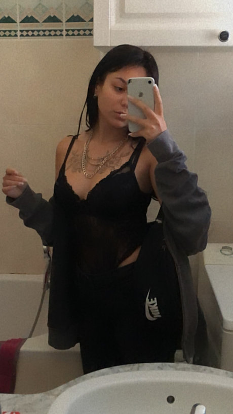 Naakte gelekte OnlyFans-foto van Osna