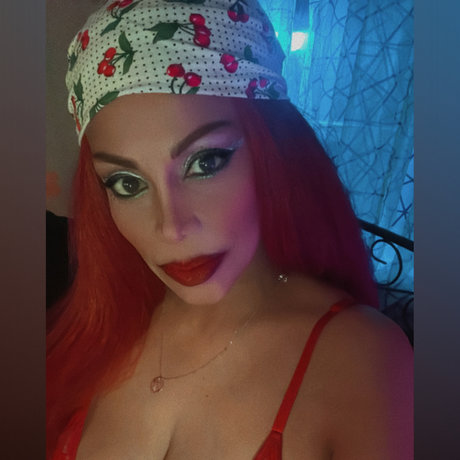 Naakte gelekte OnlyFans-foto van Ninah Sophia