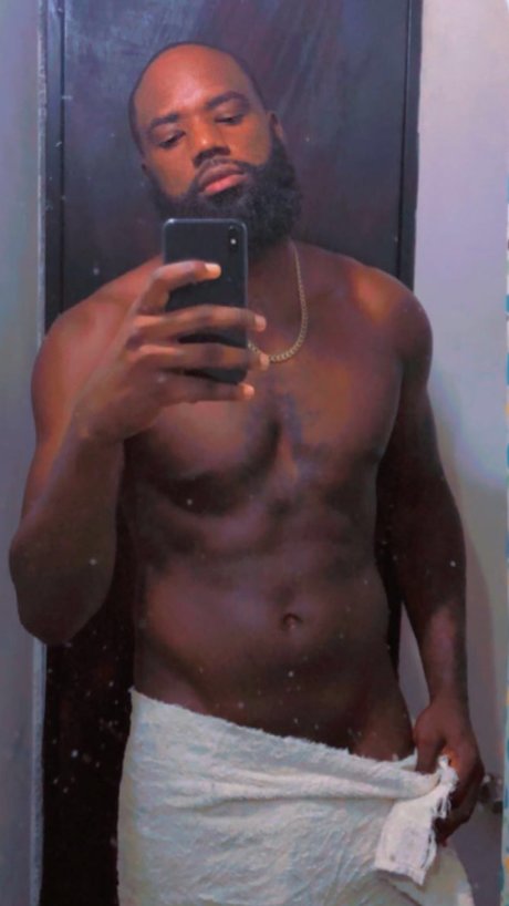 Naakte gelekte OnlyFans-foto van Naxel Big