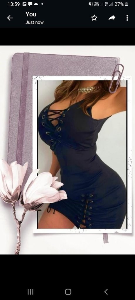 Naakte gelekte OnlyFans-foto van Sarayma