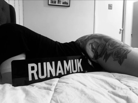 Naakte gelekte OnlyFans-foto van Naughty Niia