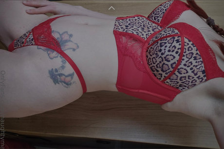 Naakte gelekte OnlyFans-foto van Powerliftingmamma