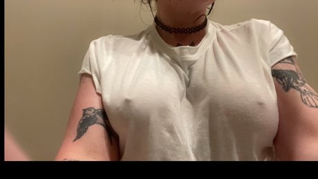 Naakte gelekte OnlyFans-foto van Naughty Nickie 