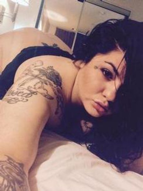 Naakte gelekte OnlyFans-foto van Nella Coxs