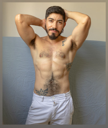 Naakte gelekte OnlyFans-foto van Naturistantrico