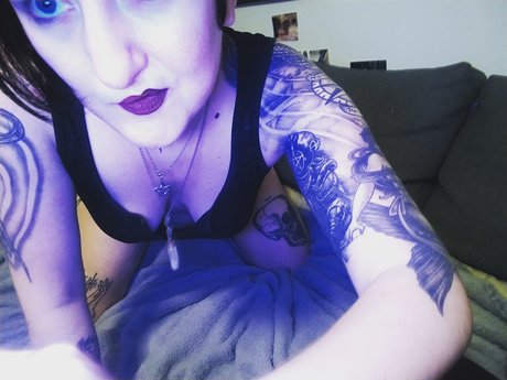 Naakte gelekte OnlyFans-foto van Nik Crave Vip