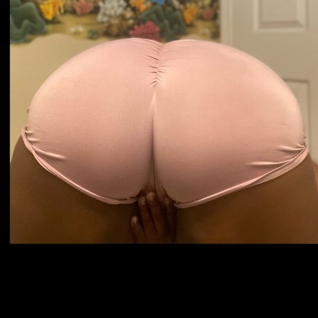 Naakte gelekte OnlyFans-foto van Cc Cakez No Ppv
