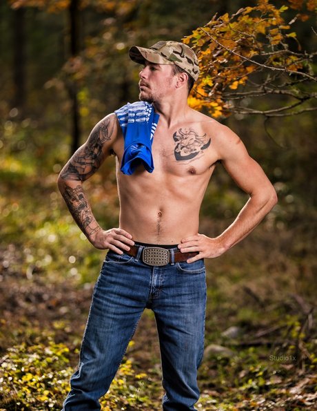 Naakte gelekte OnlyFans-foto van Cowboy Deluxe