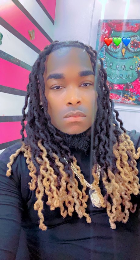 Naakte gelekte OnlyFans-foto van Hot Boy Summer