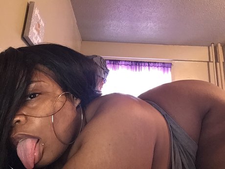Naakte gelekte OnlyFans-foto van Bigchest123