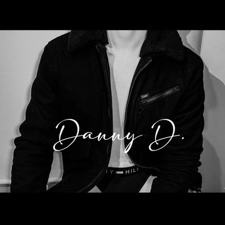 Naakte gelekte OnlyFans-foto van Danny D