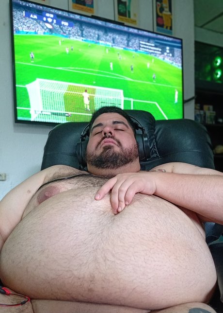 Naakte gelekte OnlyFans-foto van Big Bear Pato