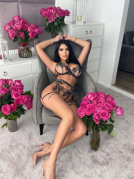 Naakte gelekte OnlyFans-foto van B3llahot