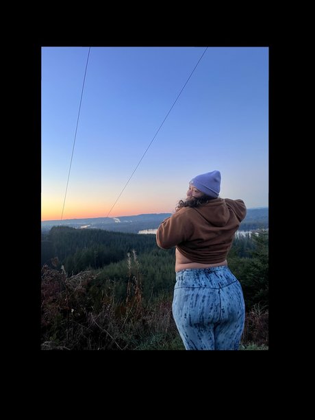 Naakte gelekte OnlyFans-foto van Lillian