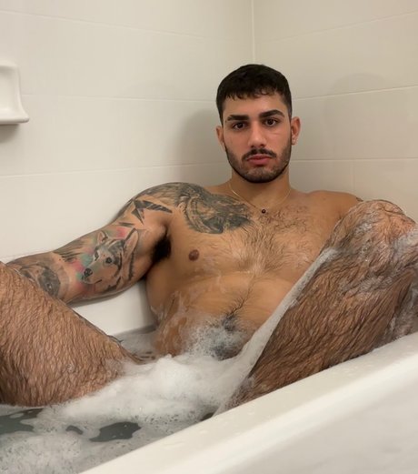 Naakte gelekte OnlyFans-foto van Angelo