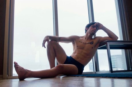 Naakte gelekte OnlyFans-foto van Nestor Frias