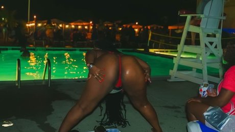 Naakte gelekte OnlyFans-foto van Officialneshhhhh
