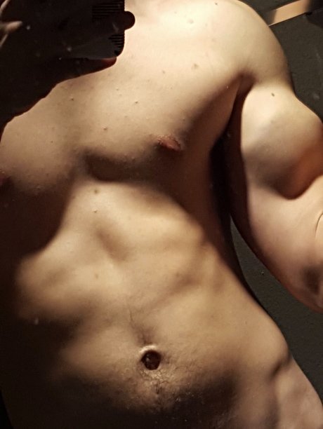 Naakte gelekte OnlyFans-foto van Nerdy Ned