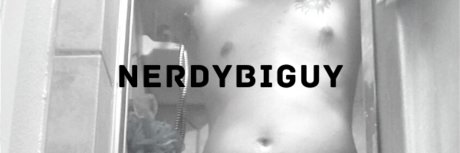 Naakte gelekte OnlyFans-foto van Nerdy Bi Guy