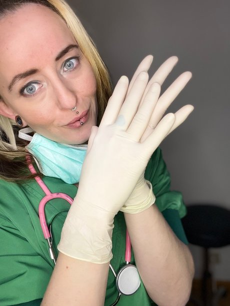 Naakte gelekte OnlyFans-foto van Miss Nena