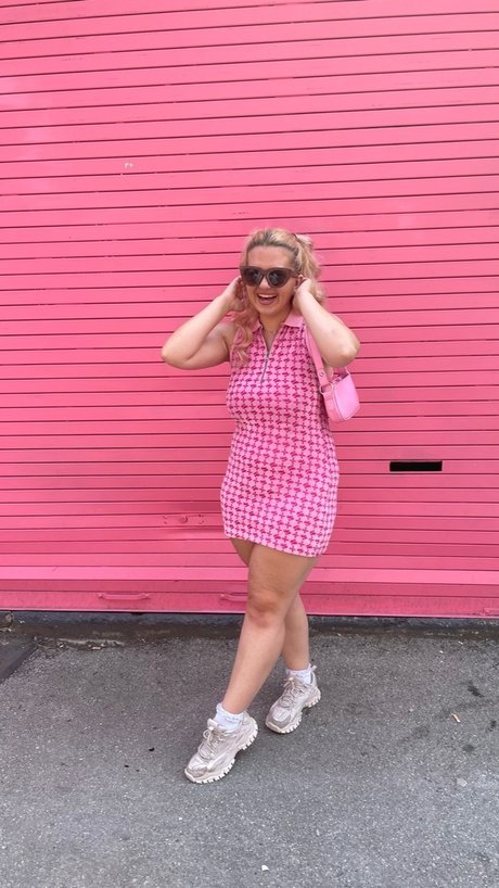 Naakte gelekte OnlyFans-foto van Nelly Belly