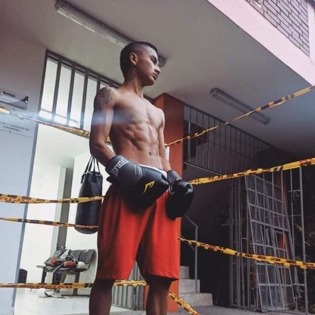 Naakte gelekte OnlyFans-foto van Bryan Herrera