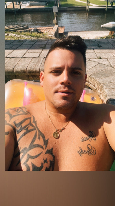Naakte gelekte OnlyFans-foto van Donny Clasby