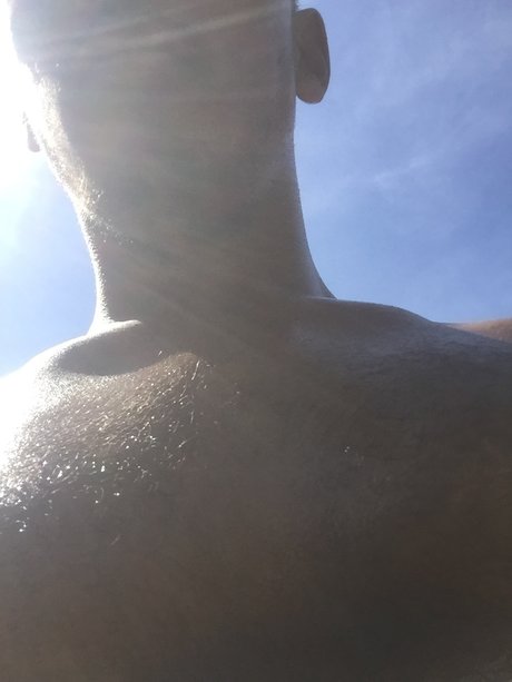 Naakte gelekte OnlyFans-foto van Interracialchocolate