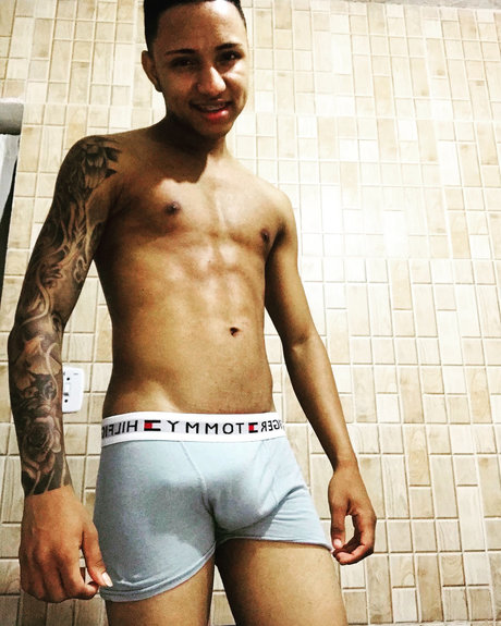 Naakte gelekte OnlyFans-foto van Douglas E
