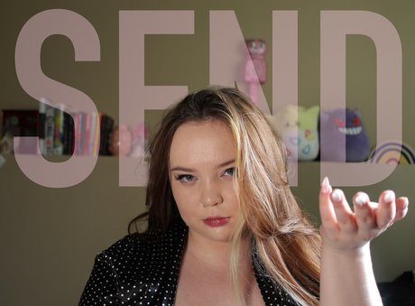 Naakte gelekte OnlyFans-foto van Emommy Blair