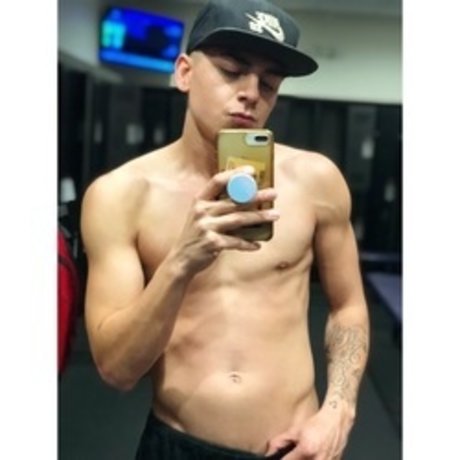 Naakte gelekte OnlyFans-foto van Eddie Meza