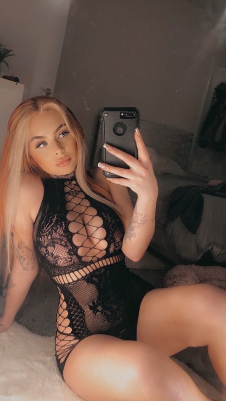 Naakte gelekte OnlyFans-foto van Jo Top 2