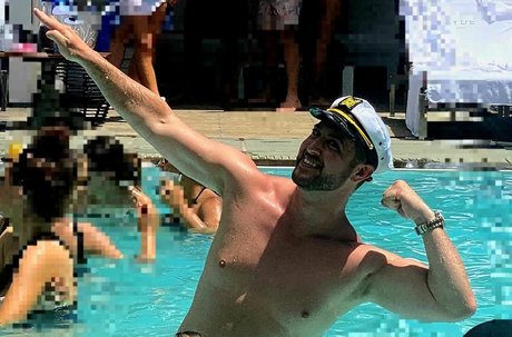 Naakte gelekte OnlyFans-foto van Jacob Shimon