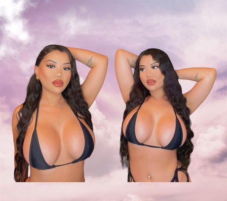 Naakte gelekte OnlyFans-foto van Amy