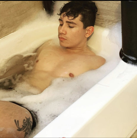 Naakte gelekte OnlyFans-foto van Henry Gonzalez