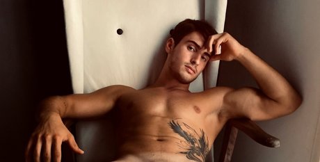 Naakte gelekte OnlyFans-foto van Juan Nogueira