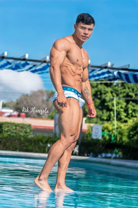 Naakte gelekte OnlyFans-foto van Cristian Alejandro