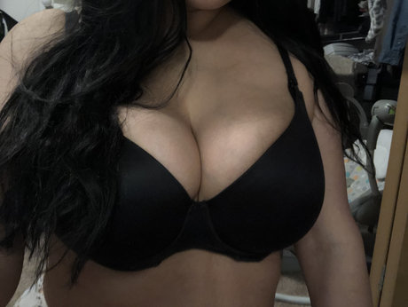 Naakte gelekte OnlyFans-foto van Ava