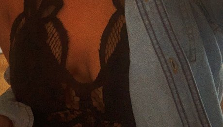 Naakte gelekte OnlyFans-foto van Nicole Kaye