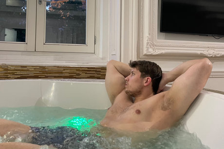 Naakte gelekte OnlyFans-foto van Nicolasferrington