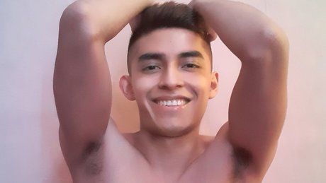 Naakte gelekte OnlyFans-foto van Nicolas Farfan