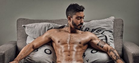 Naakte gelekte OnlyFans-foto van Nico Bello
