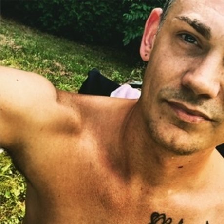 Naakte gelekte OnlyFans-foto van Nick Snyder
