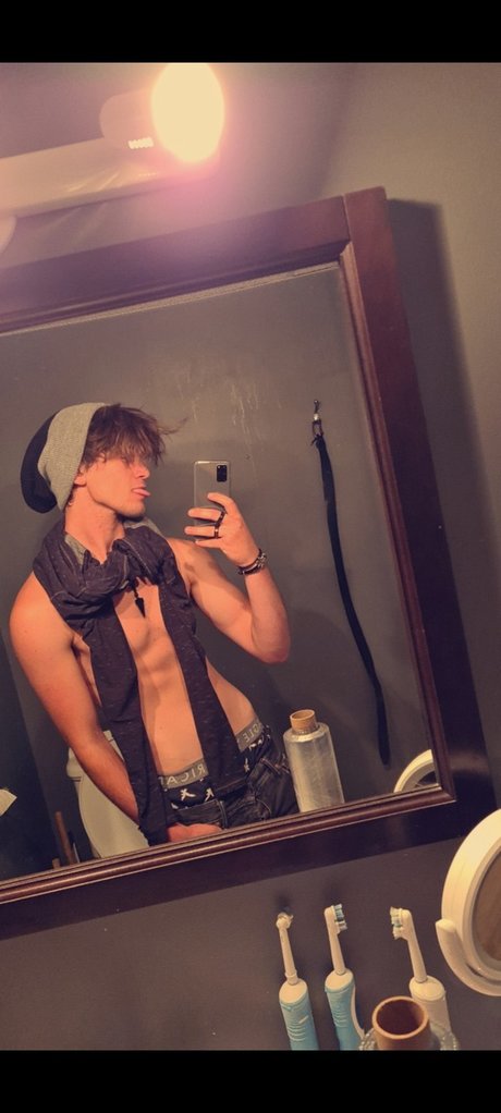 Naakte gelekte OnlyFans-foto van Nick Storm