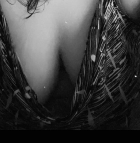 Naakte gelekte OnlyFans-foto van Your Secret